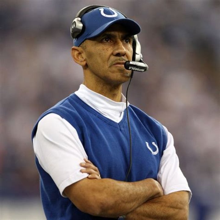 Tony Dungy meminta maaf lagi atas tweet tentang klaim kotak sampah