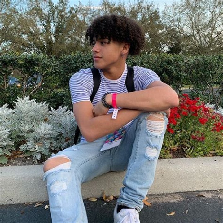 VALLYK (TikTok Star) Bio, Wiki, Age, Girlfriend, Height, Weight, Net