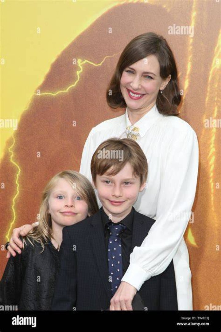 Vera Farmiga, Gytta Lubov Hawkey and Fynn Hawkey Vera Farmiga pushing