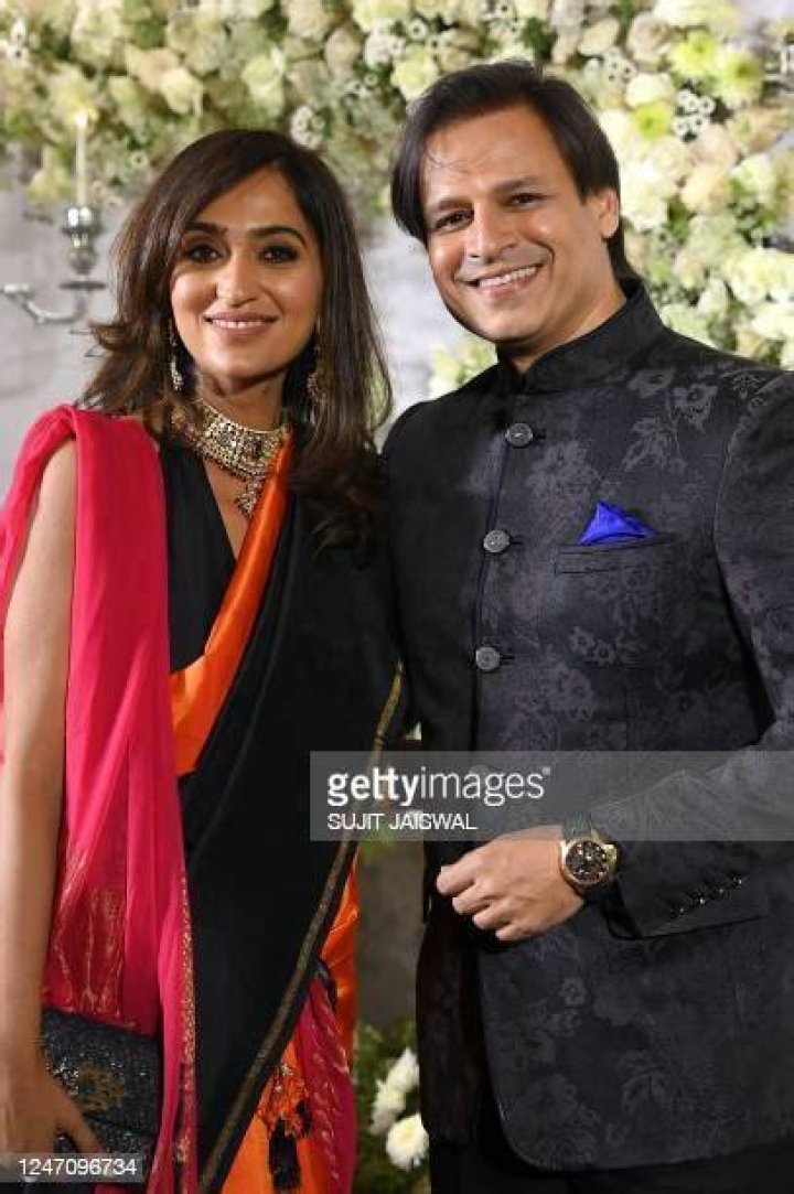 Vivek Oberoi with wife Priyanka at the Global Indian Film TV Awards 1 rediff bollywood photos