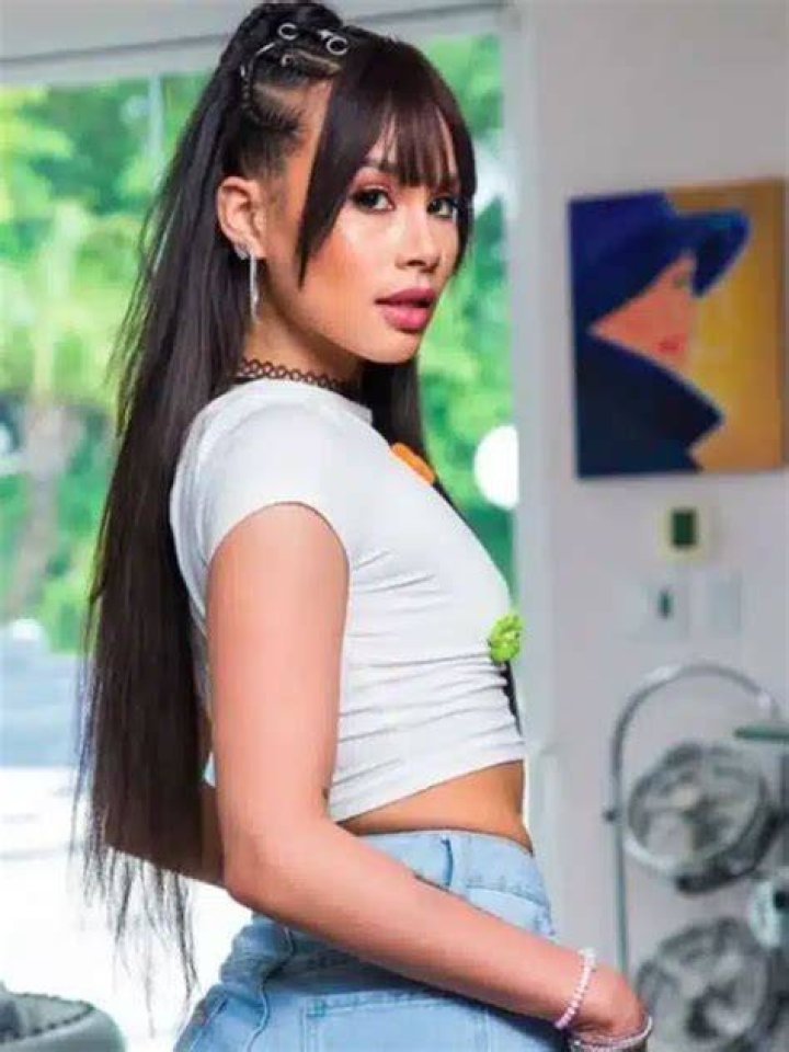 Who Is Ari Alectra? Her Age, Real Name, Boyfriend, Baby Alien