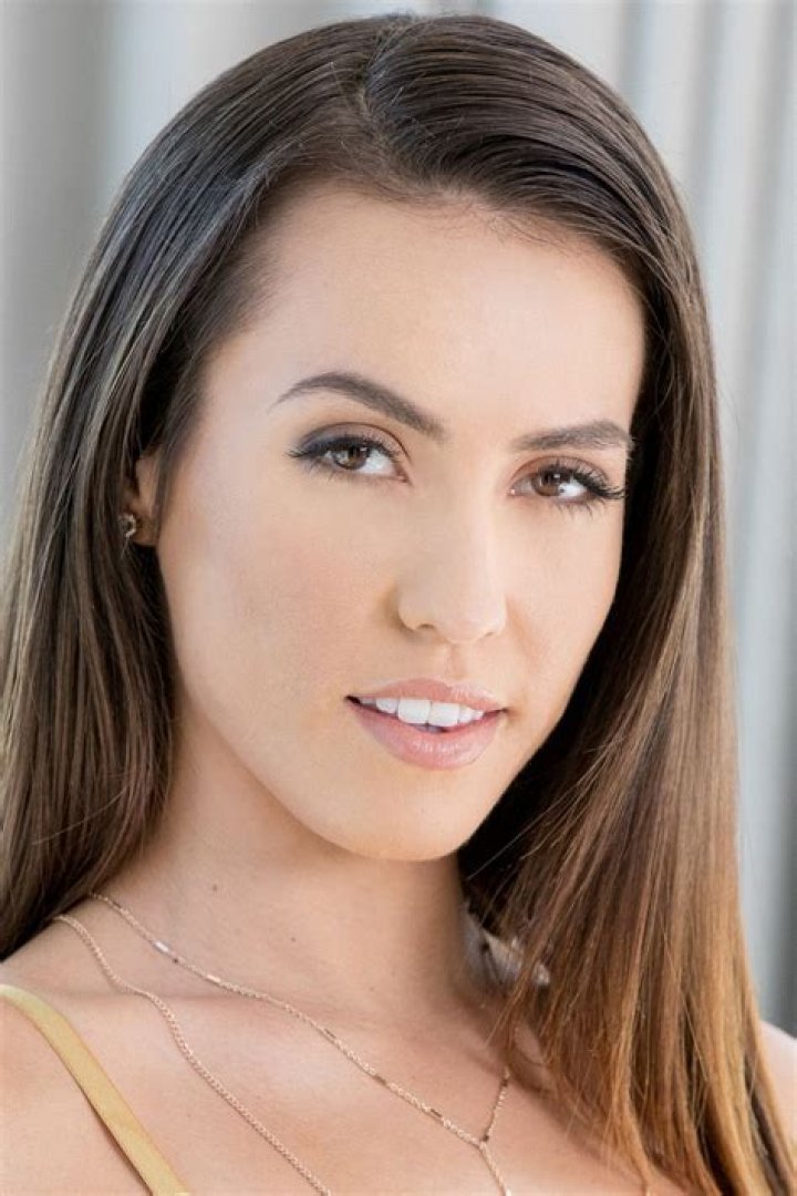 Who is Kelsi Monroe? Biography, Wiki, Net Worth, Husband, Family