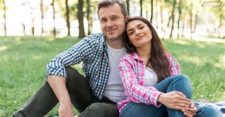Who is the wife of the Moroccan goalkeeper, Yassine Bounou, and her photos?