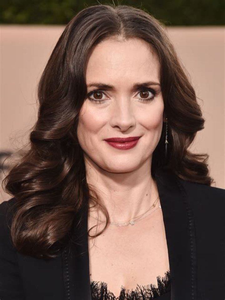 Winona Ryder Wiki 2021 Net Worth, Height, Weight, Relationship & Full