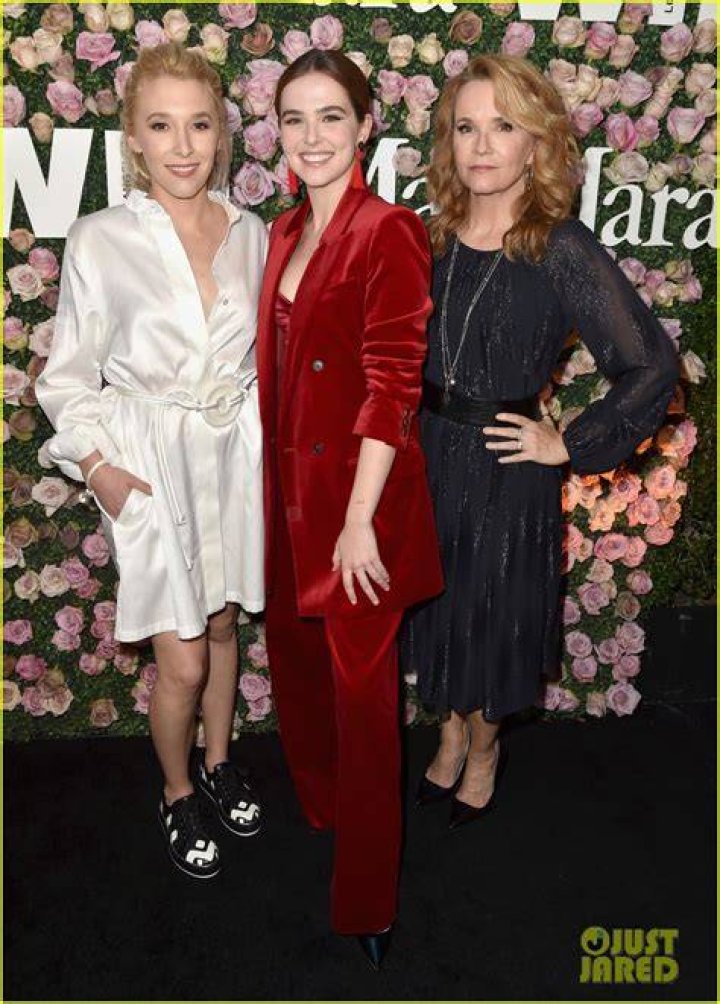 Zoey Deutch Poses With Mom Lea Thompson & Sister Madelyn at Women in